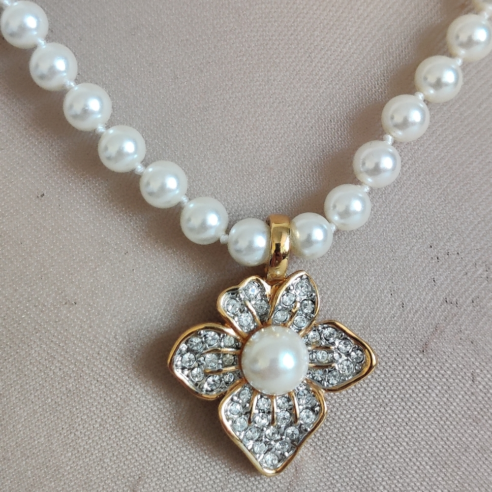 Vintage Signed Butler Fifth Avenue Collection Glass Pearls Necklace
